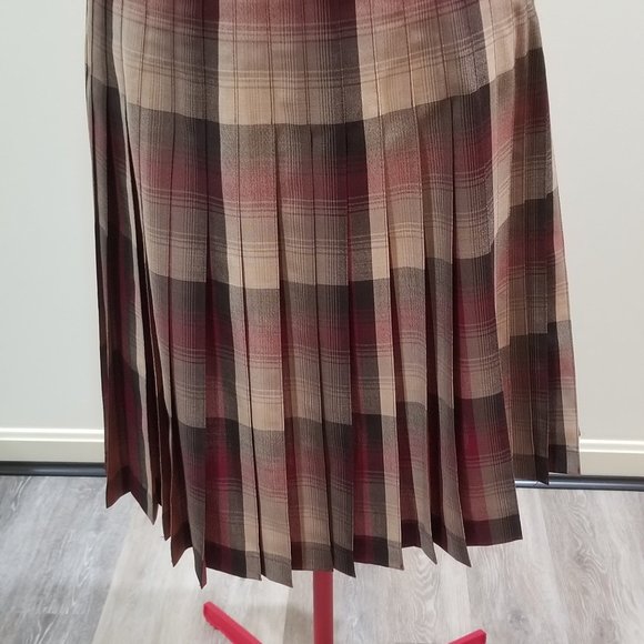 Pendleton turn-about skirt in larger size! - Picture 3 of 6